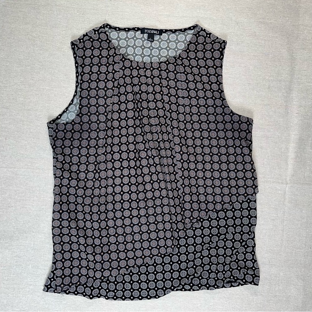 Roz & Ali | Black & White Medallion Print Sleeveless Top | Large